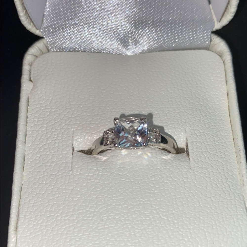 Engagement Ring never worn !